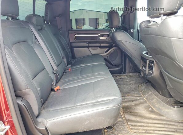 1C6SRFFP8SN527822 2025 RAM 1500 Maroon Vista de los asientos traseros