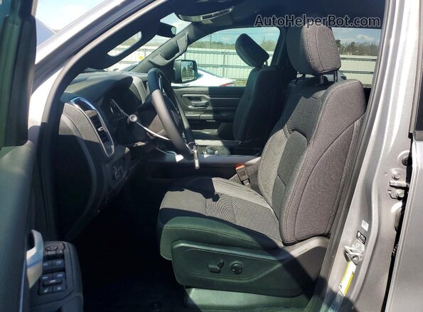1C6SRFFP8SN720231 2025 RAM 1500 Gray Widok wnętrza z przodu