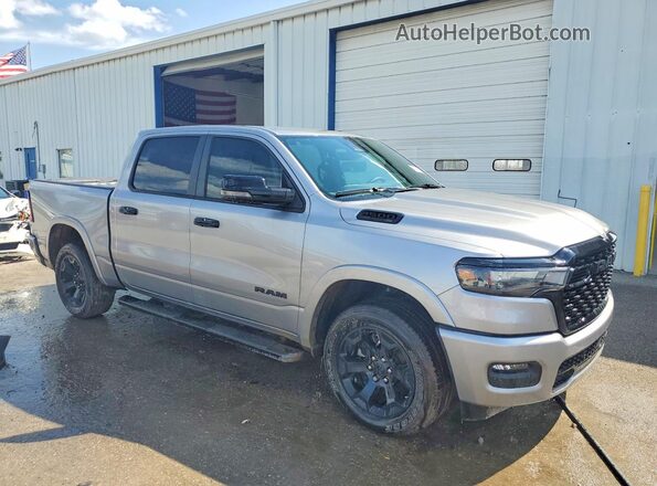 1C6SRFFP8SN720231 2025 RAM 1500 Gray Przód prawy