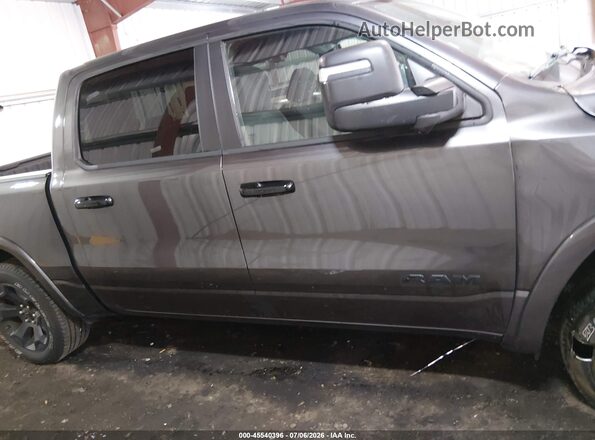 1C6SRFFPXSN689869 2025 RAM 1500 Серый Вид задней части салона