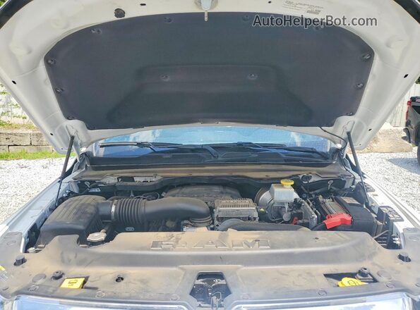 1C6SRFFT0NN363161 2022 RAM 1500 White უკანა სალონის ხედი