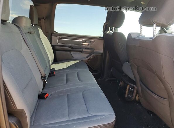 1C6SRFFT0NN477306 2022 RAM 1500 Gray Widok tylnych siedzeń