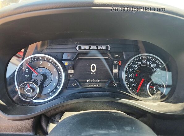 1C6SRFFT1LN259937 2020 RAM 1500 Black Widok zestawu wskaźników