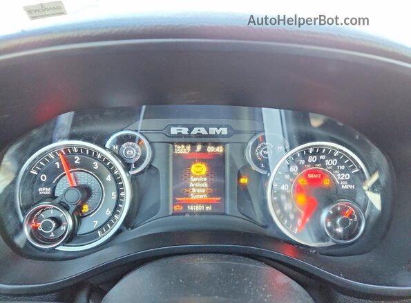 1C6SRFFT2LN399236 2020 RAM 1500 Black Instrument cluster view