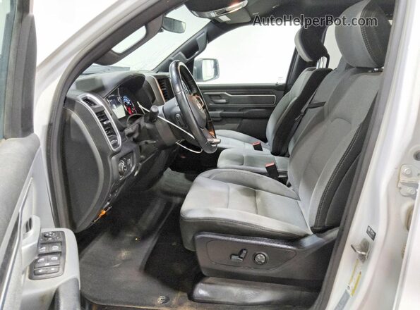 1C6SRFFT2MN610453 2021 RAM 1500 White Vista interior delantera