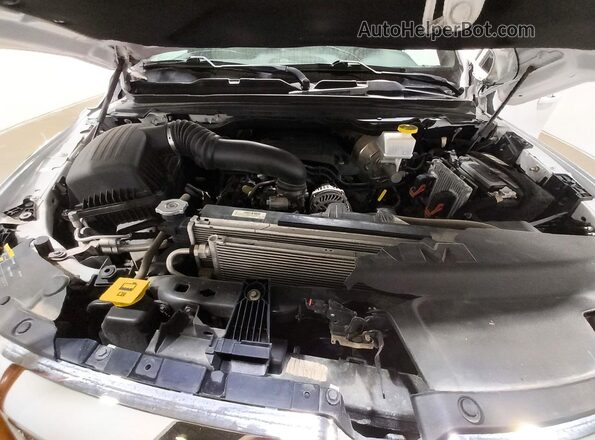 1C6SRFFT2MN610453 2021 RAM 1500 White Vista interior trasera