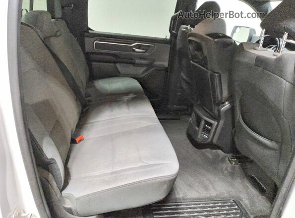 1C6SRFFT2MN610453 2021 RAM 1500 White Vista de los asientos traseros
