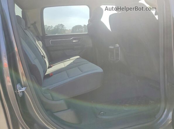1C6SRFFT3LN167602 2020 RAM 1500 Charcoal Widok tylnych siedzeń