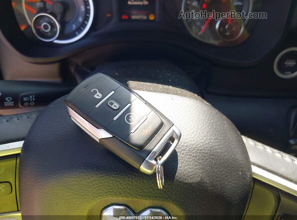1C6SRFFT4LN240525 2020 RAM 1500 Beige Առջևի վահանակի տեսք