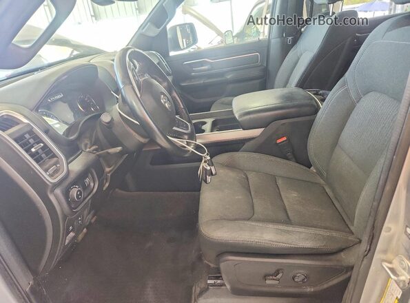 1C6SRFFT4MN646256 2021 RAM 1500 Silver Vista interior delantera