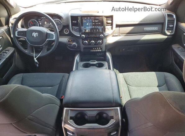 1C6SRFFT4NN136586 2022 RAM 1500 Red Dashboard view