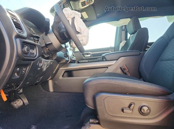 1C6SRFFT4TN341029 2026 RAM 1500 Charcoal Vista interior delantera
