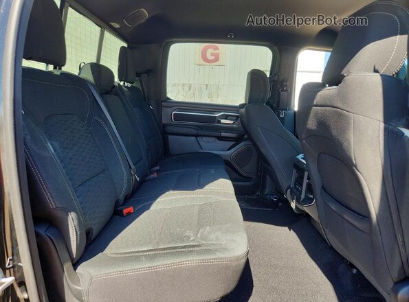 1C6SRFFT4TN341029 2026 RAM 1500 Charcoal Vista de los asientos traseros