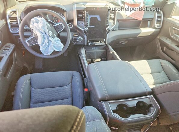 1C6SRFFT4TN341029 2026 RAM 1500 Charcoal Vista del salpicadero