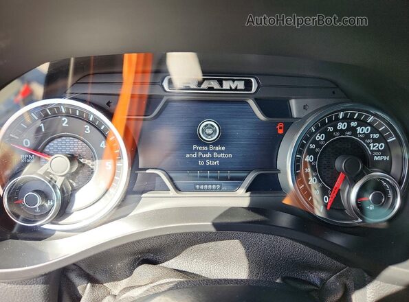 1C6SRFFT5KN907469 2019 RAM 1500 Black Instrument cluster view