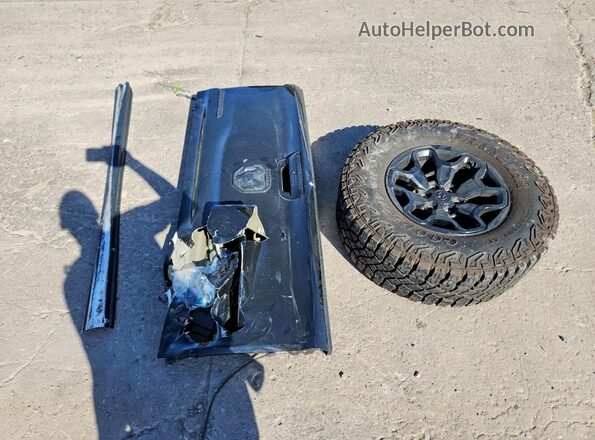 1C6SRFFT5KN907469 2019 RAM 1500 Black Engine compartment view