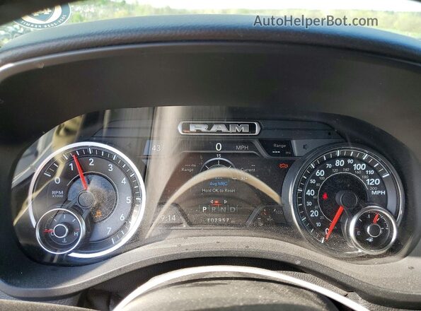 1C6SRFFT5MN514672 2021 RAM 1500 White Instrument cluster view