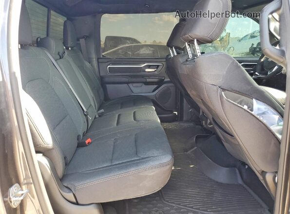 1C6SRFFT5TN233244 2026 RAM 1500 Gray Widok tylnych siedzeń