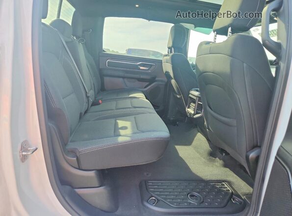 1C6SRFFT6MN720535 2021 RAM 1500 White Vista de los asientos traseros