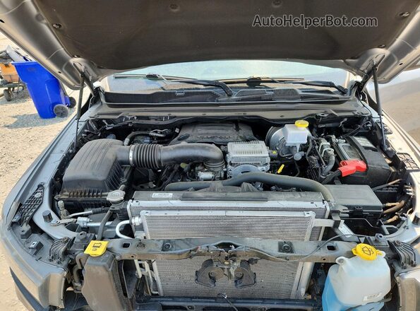 1C6SRFFT6RN162371 2024 RAM 1500 Silver Вид задньої частини салону