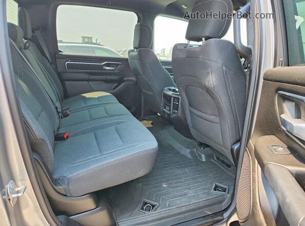 1C6SRFFT6RN162371 2024 RAM 1500 Silver Вид задніх сидінь