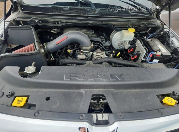 1C6SRFFT7KN510894 2019 RAM 1500 Silver Rear interior view