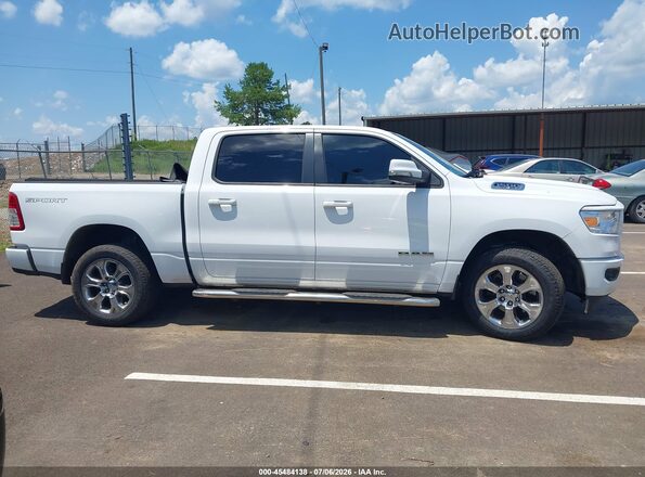 1C6SRFFT7MN702111 2021 RAM 1500 White Widok wnętrza z tyłu