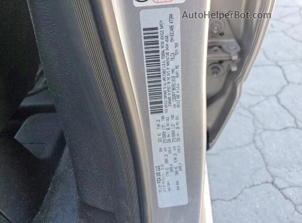 1C6SRFFT8KN511018 2019 RAM 1500 Silver Vista del compartimento del motor