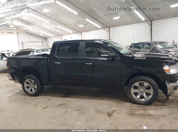 1C6SRFFT8KN698972 2019 RAM 1500 Черный Вид задней части салона