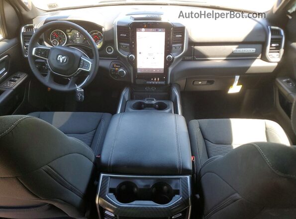 1C6SRFFT8TN212937 2026 RAM 1500 Gray Widok deski rozdzielczej