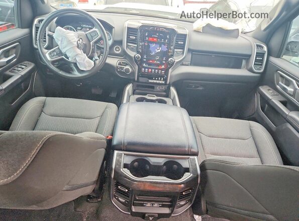 1C6SRFFTXMN586418 2021 RAM 1500 White Widok deski rozdzielczej