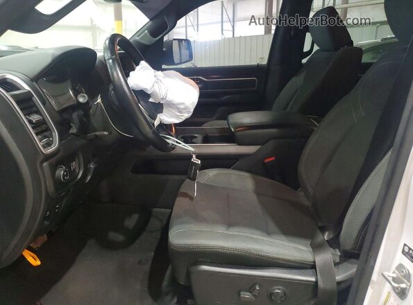 1C6SRFFTXNN158902 2022 RAM 1500 White Front interior view