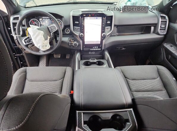 1C6SRFFTXTN266689 2026 RAM 1500 Black Առջևի վահանակի տեսք