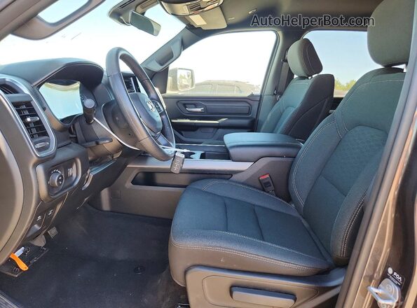 1C6SRFGP9TN272663 2026 RAM 1500 Gray Widok wnętrza z przodu