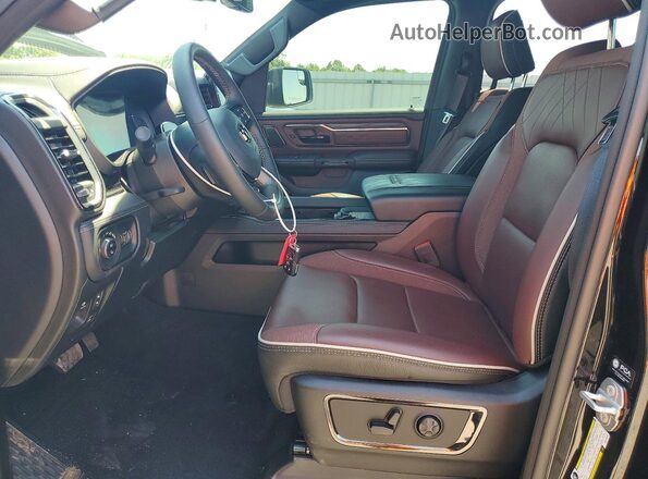 1C6SRFHP6TN277575 2026 RAM 1500 Черный Вид салона спереди