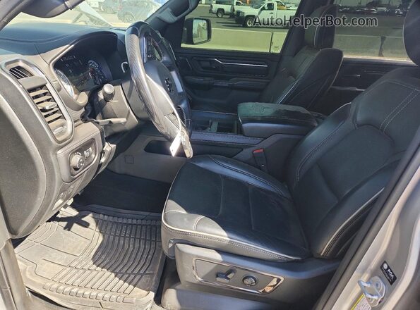 1C6SRFHT2NN403561 2022 RAM 1500 Silver Widok wnętrza z przodu