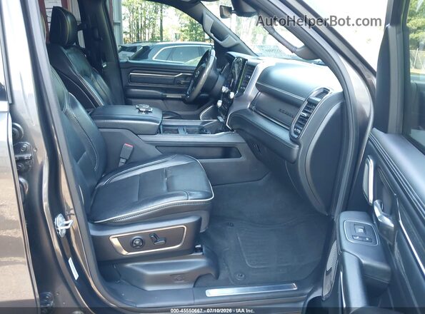 1C6SRFHT3KN839685 2019 RAM 1500 Blue Vista interior delantera