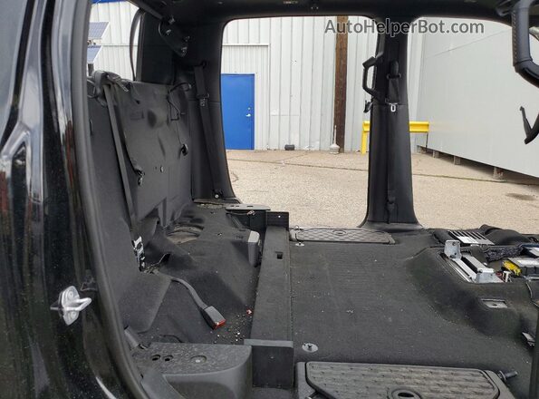 1C6SRFHT4KN524720 2019 RAM 1500 Black Widok tylnych siedzeń