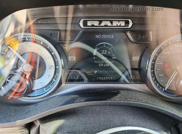 1C6SRFHTXKN679353 2019 RAM 1500 Silver Սարքավորումների վահանակի տեսք