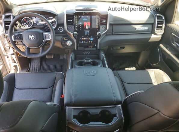1C6SRFJP1SN748685 2025 RAM 1500 Белый Вид панели приборов