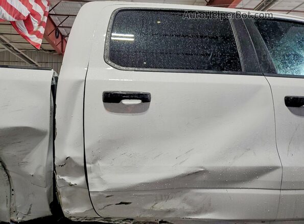 1C6SRFJP2SN737095 2025 RAM 1500 White Vista de los asientos traseros