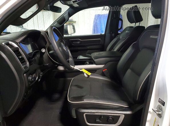 1C6SRFJP2SN737095 2025 RAM 1500 White Vista interior delantera