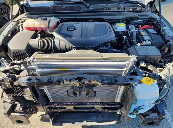 1C6SRFJP2TN196356 2026 RAM 1500 Green Rear interior view