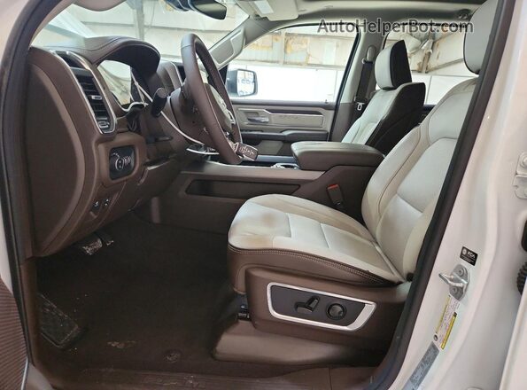1C6SRFJP2TN293752 2026 RAM 1500 White Widok wnętrza z przodu