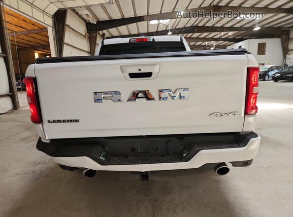 1C6SRFJP2TN293752 2026 RAM 1500 White Widok wnętrza 360 stopni
