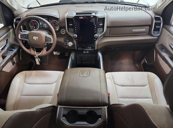 1C6SRFJP2TN293752 2026 RAM 1500 White Widok deski rozdzielczej