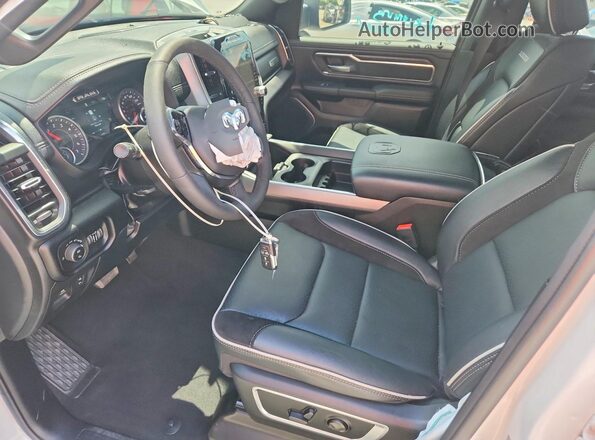 1C6SRFJT2TN266774 2026 RAM 1500 White Front interior view