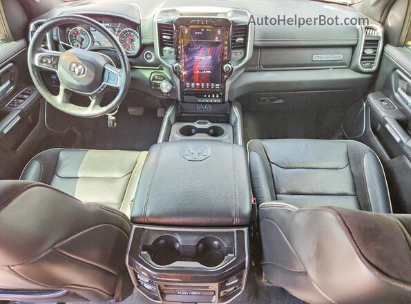 1C6SRFJT3LN299475 2020 RAM 1500 Burgundy Vista del salpicadero