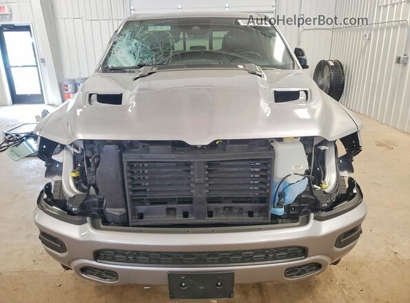 1C6SRFJT3PN500054 2023 RAM 1500 Серебряный Вид спереди