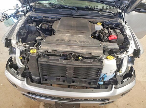 1C6SRFJT3PN500054 2023 RAM 1500 Серебряный Вид задней части салона